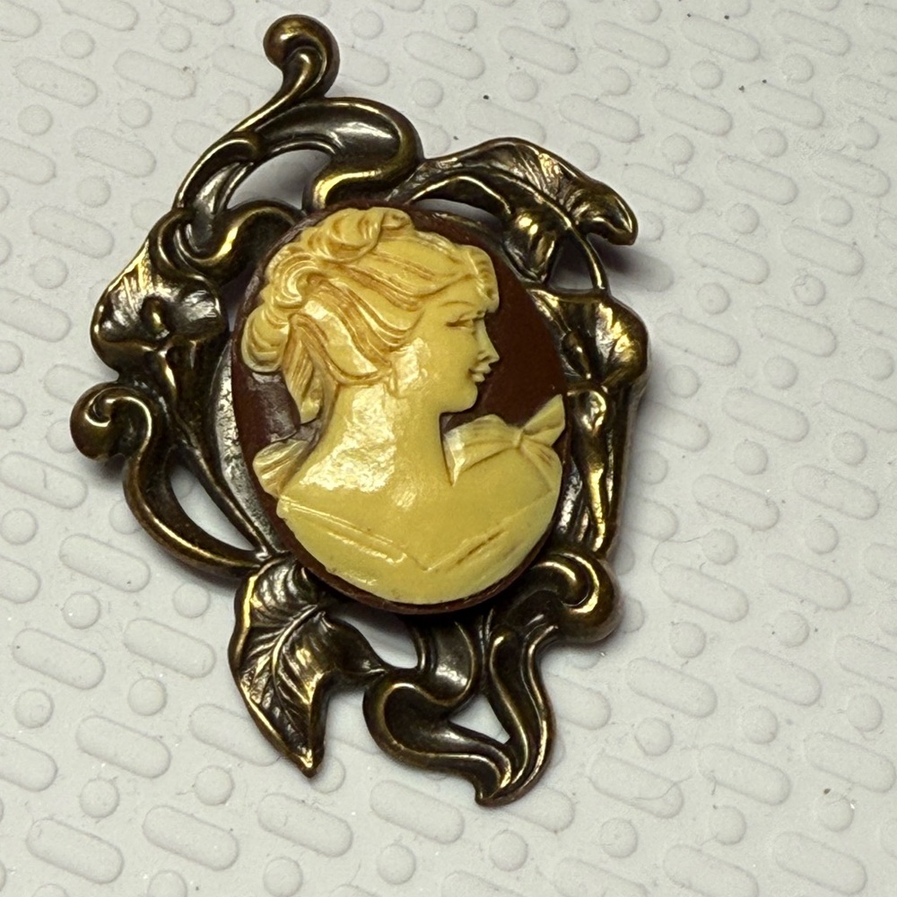 Elegant Gold and Cream Cameo Brooch